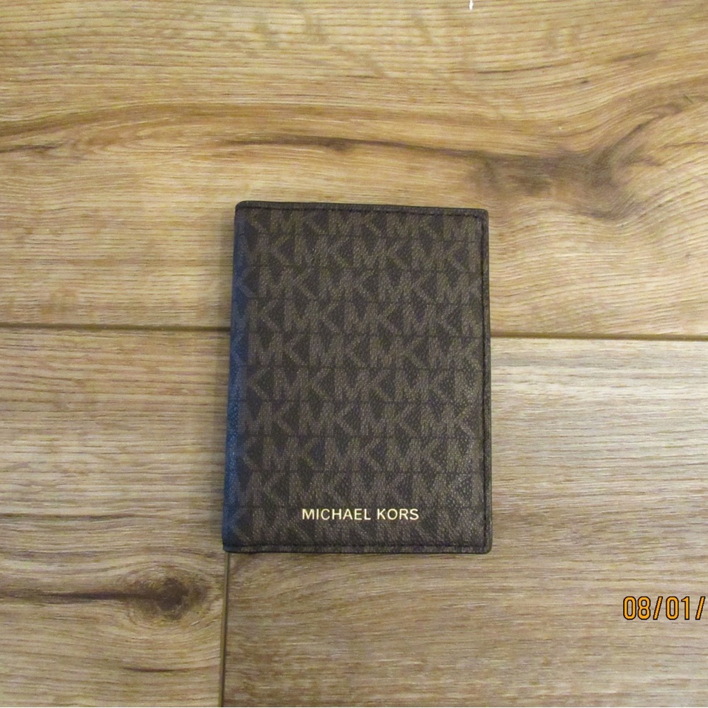 Michael kors wallet it is brown